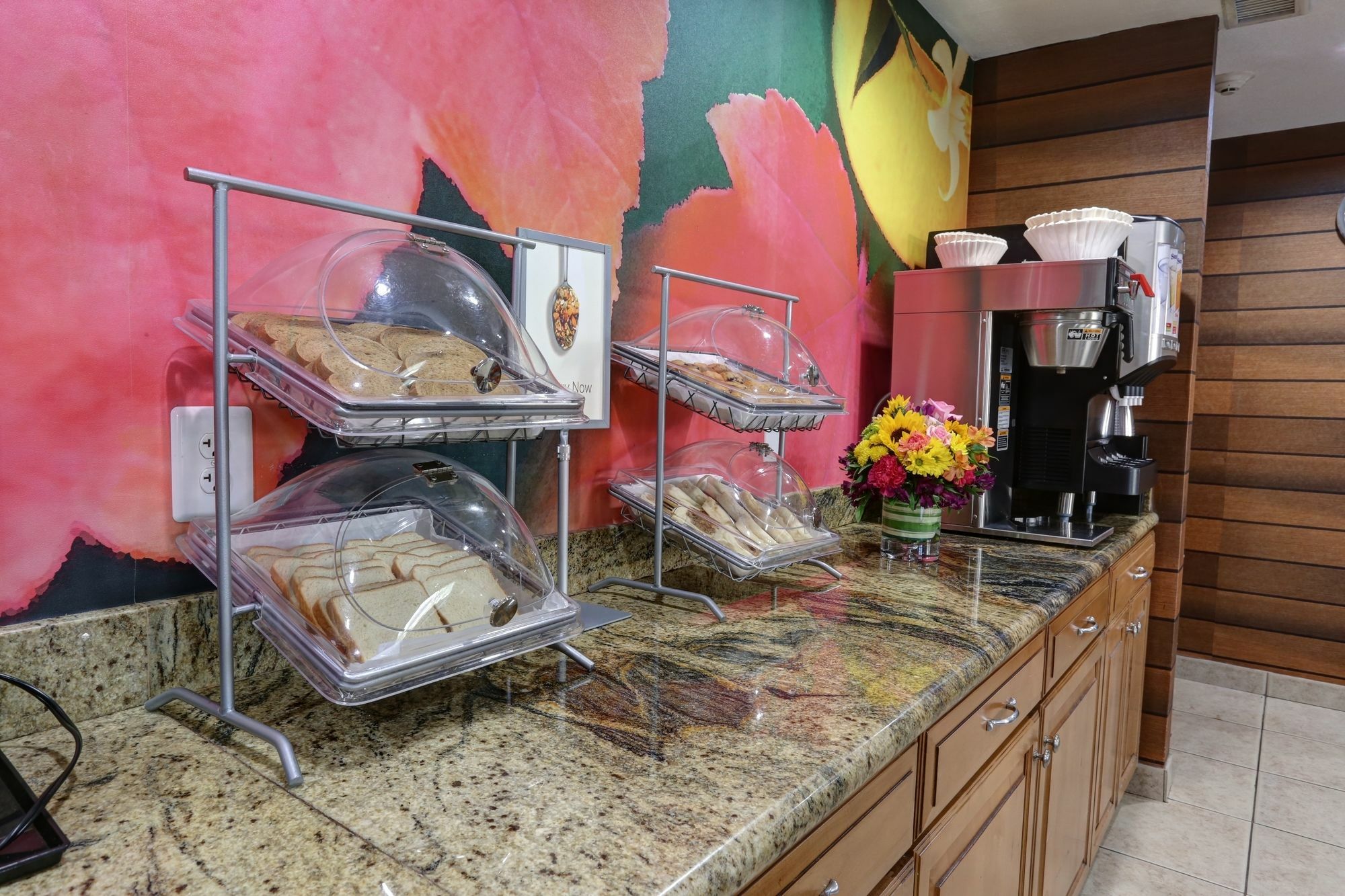 Greentree Inn And Suites Mesa / Phoenix Экстерьер фото