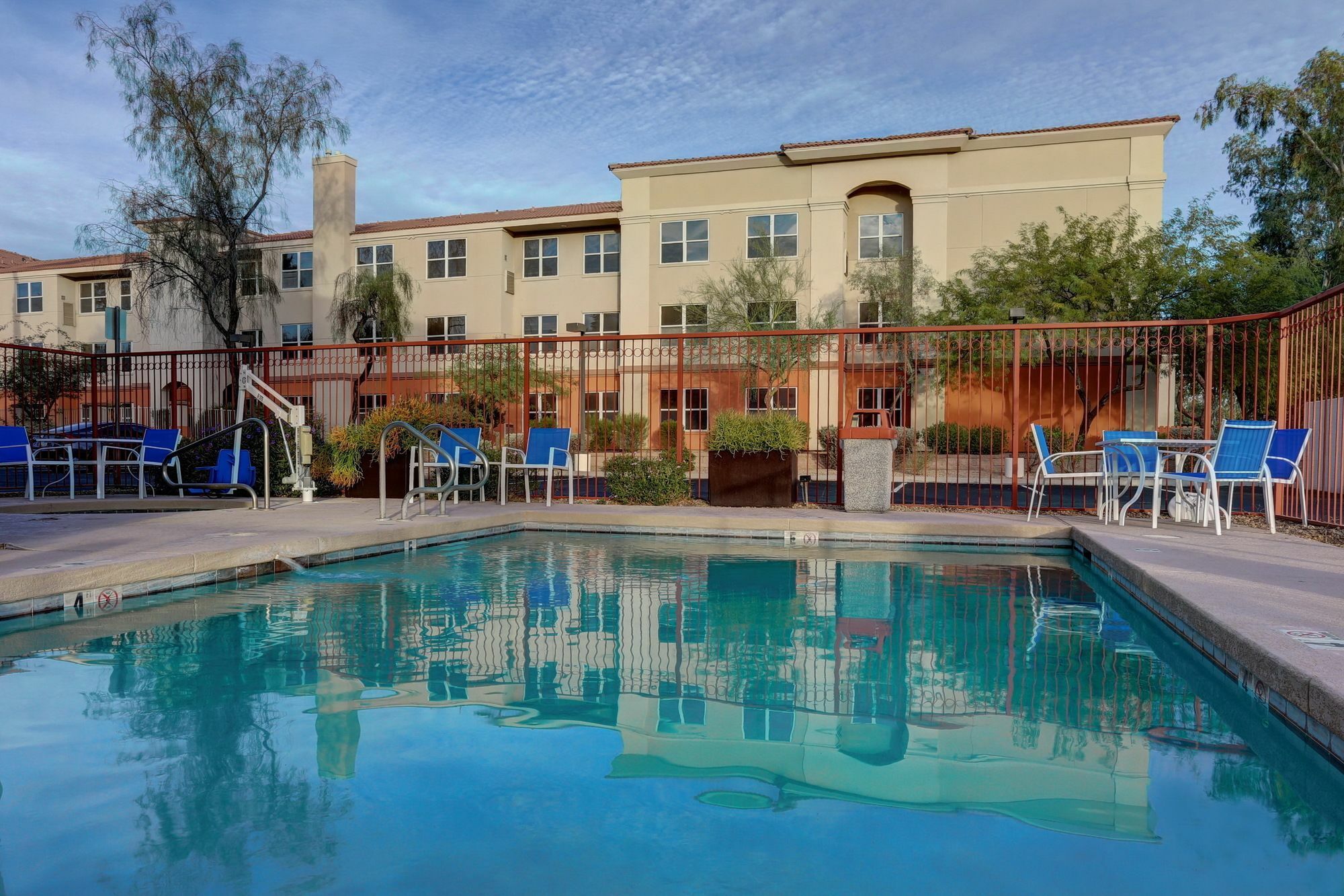 Greentree Inn And Suites Mesa / Phoenix Экстерьер фото